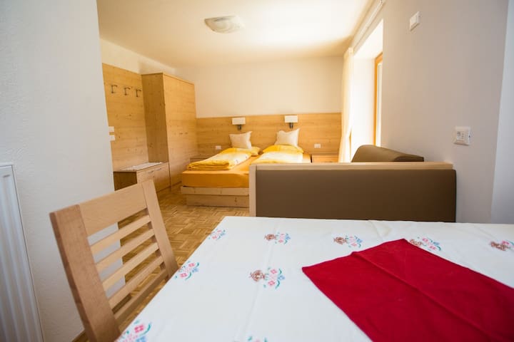 Cuscini A Sella Per Testata Letto.Airbnb La Villa Vacation Rentals Places To Stay Trentino