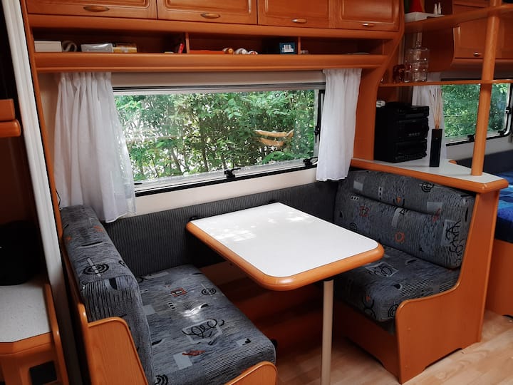 ที่นั่งรถไฟเปลี่ยนเป็นเตียงเดี่ยวได้