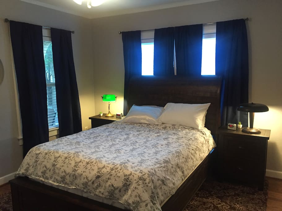 Private room (with black-out shades)