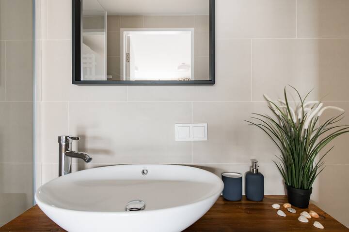 ++CENTRAL+QUIET DESIGN-BOUTIQUE-APARTMENT 100m²++ gallery image 3