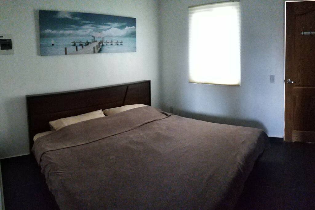 King size bed with tempurpedic memory foam mattress