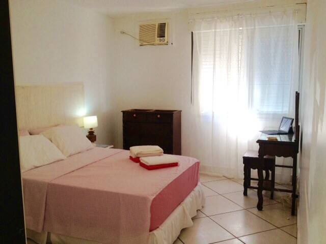 3 rooms, beach and pool, next to Leblon gallery image 4