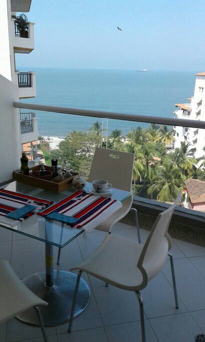 Linda vista al mar desde el piso 10 desde el balcon-terraza