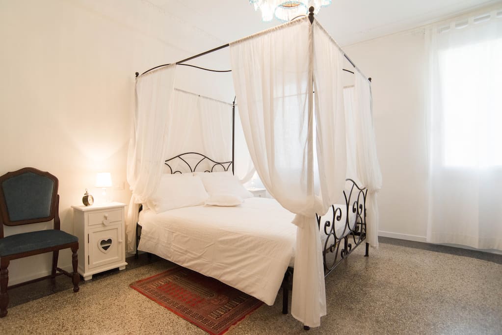 Il romantico letto a baldacchino
