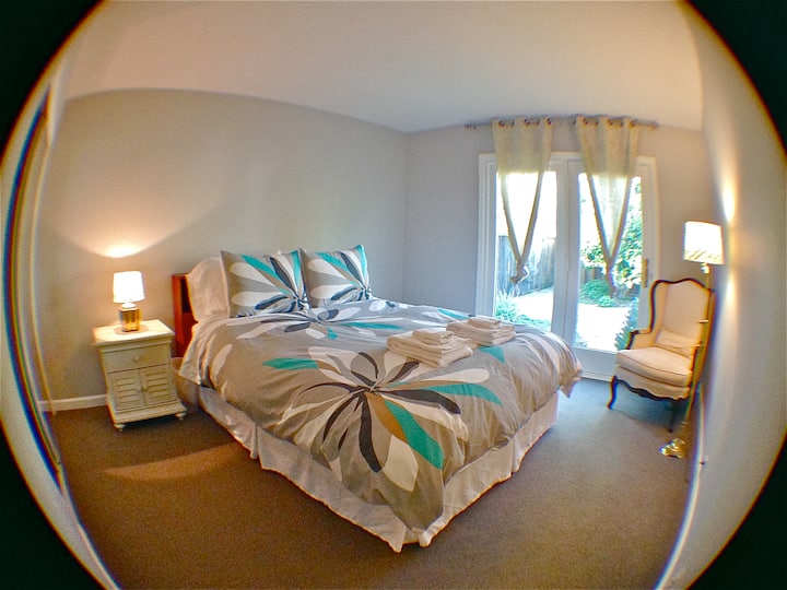 A Queen Bed with a Garden View