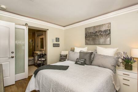 ClassyModernCasita for 2 with Pool and Heated spa