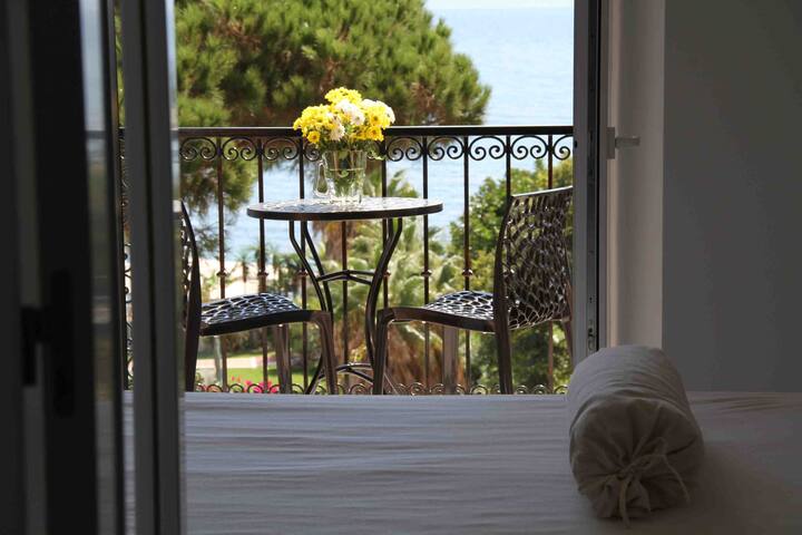 ☀️ On the Beach, NEW, resort style