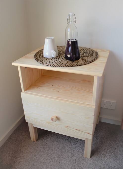 Bedside table
床头柜