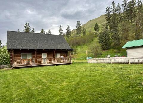 Troy, Oregon log cabin