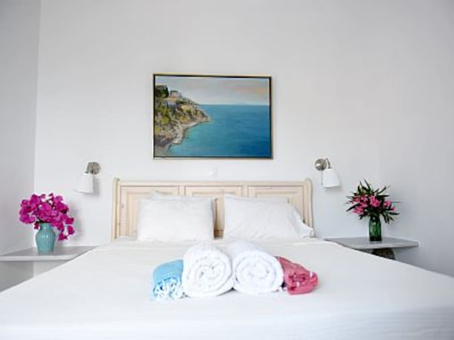 Ground Floor double bedroom with sea view and queen size bed.