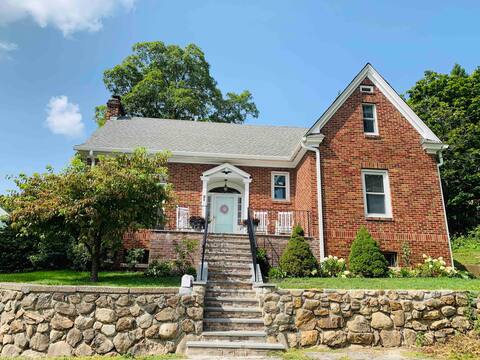 Restored Historic Home 1 Mile from West Point