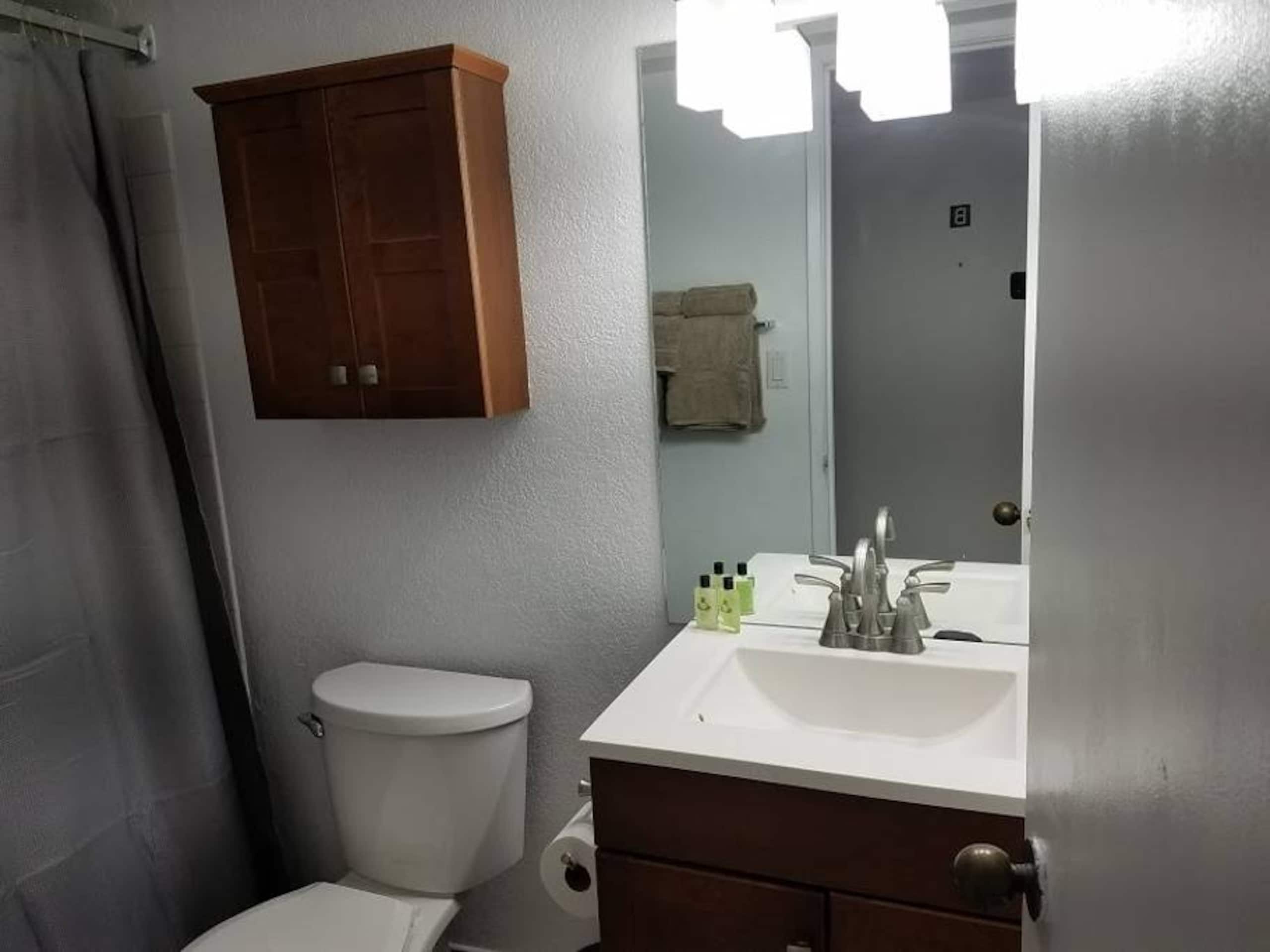 Condo in Honolulu · ★4.82 · 1 bedroom · 1 bed · 1 bath - Image 4