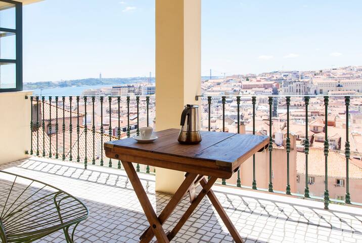 Elegant, Unique Views, all rooms with private WC