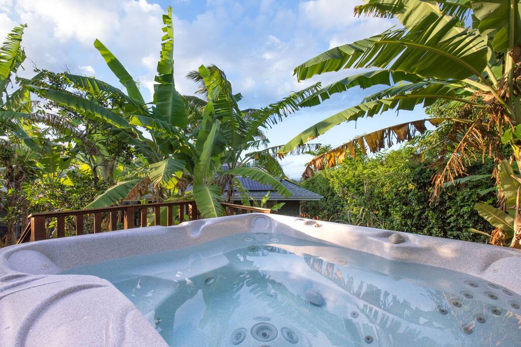 4 person Jacuzzi