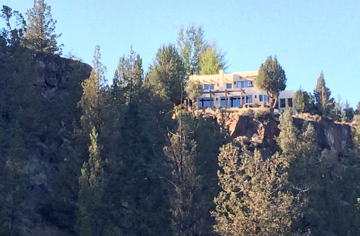 Magical. Stunning Views. Nature. Hot Tub. Suite.