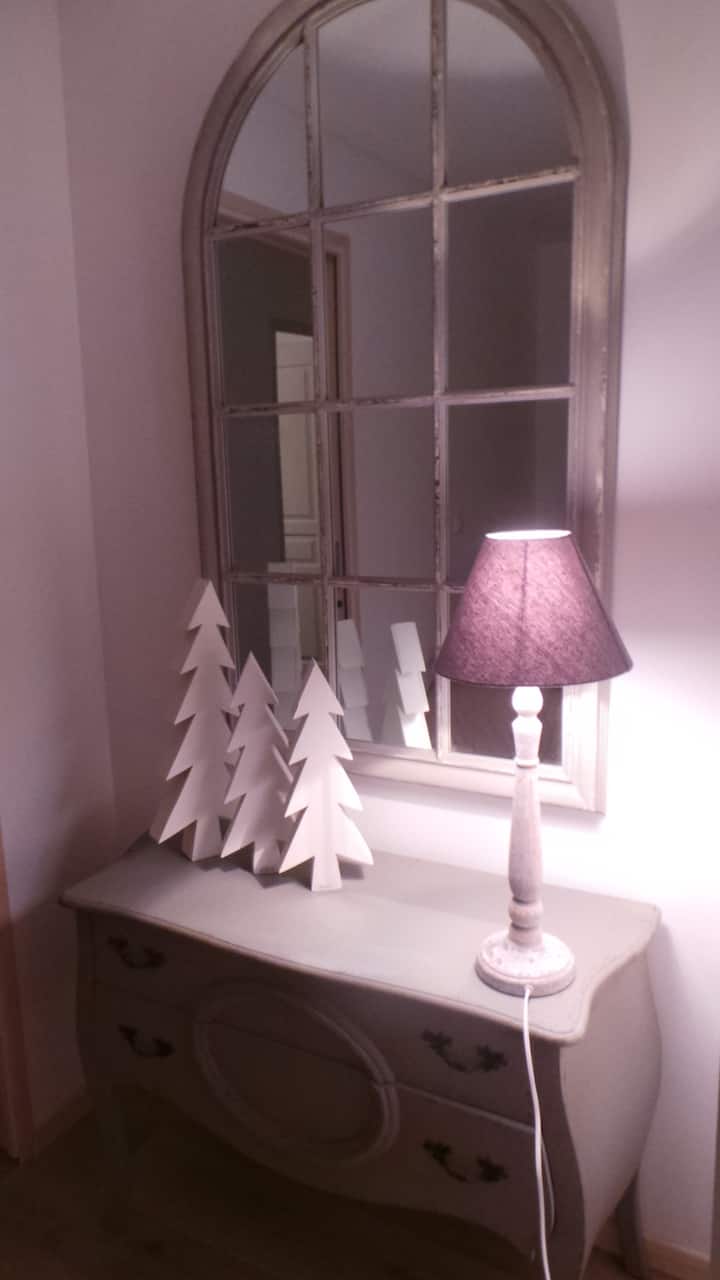 Kona ndogo ya starehe ya chumba cha 3 cha kulala