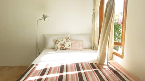 5E  · Bright & Cozy Micro Studio - 5E