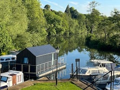 Tranquil+Water+Cabin+on+the+River+Avon+near+Bath