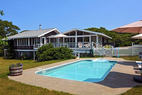 Cool, Mid Century House  --  Lucy Vincent Beach!