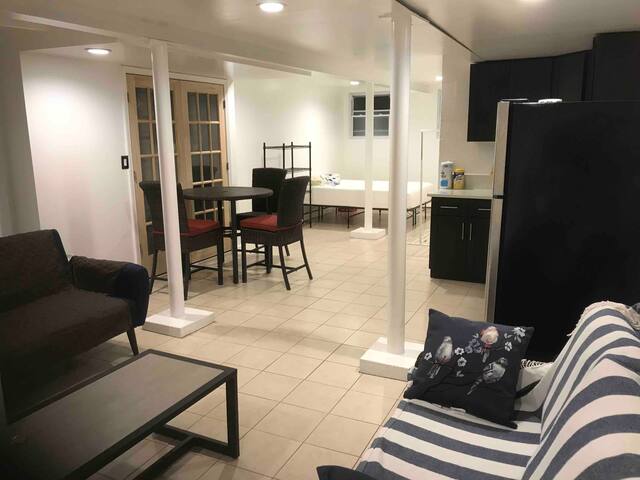 Downtown Bronx Studio 15 min ride to Manhattan