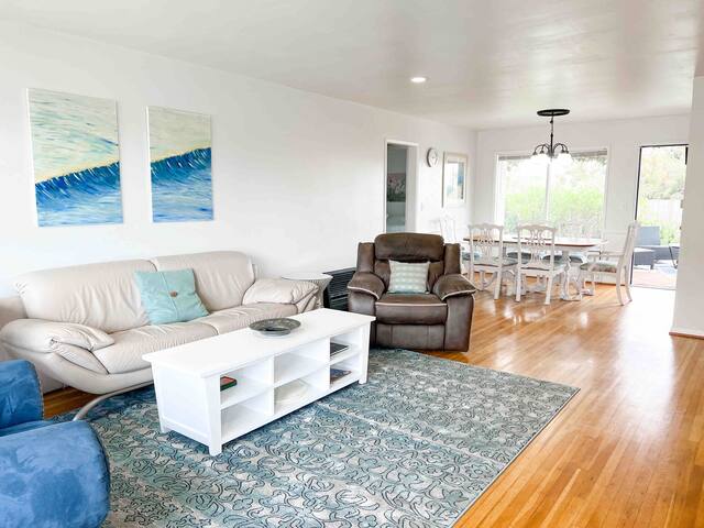 Bright Beach Bungalow in Beloved Hollywood Riviera