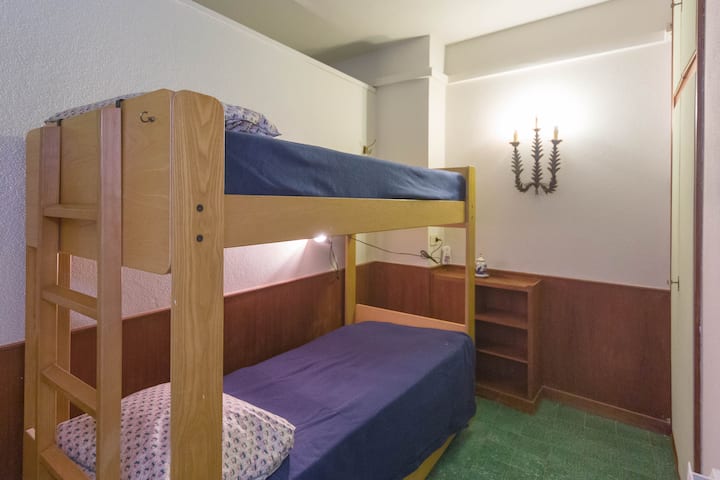 お子様とゲスト用の二段ベッドを備えた追加の寝室 