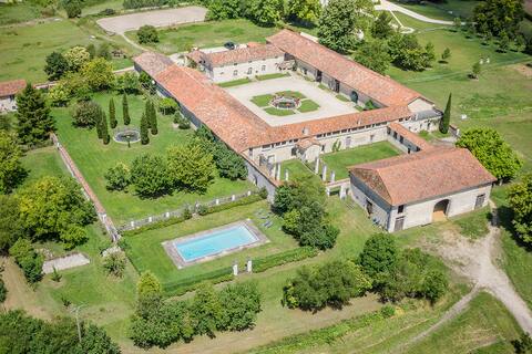 Quiet holidays in the Dordogne for up to 25 guests