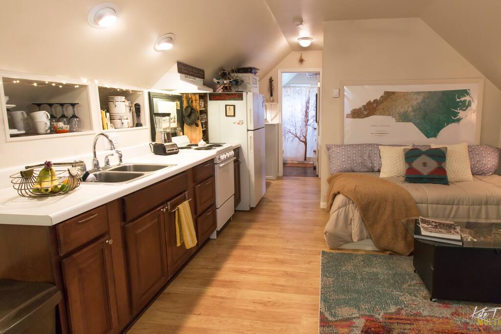Kitchen/living area (twin bed/day bed at right)