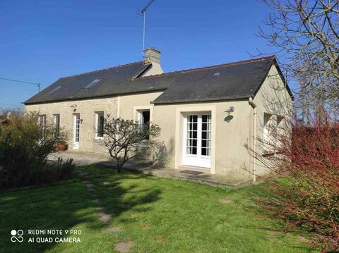 Country cottage near landing beaches