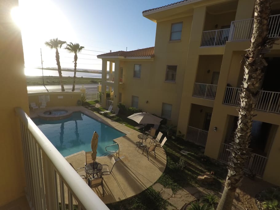 Extra large pool with Jacuzzi