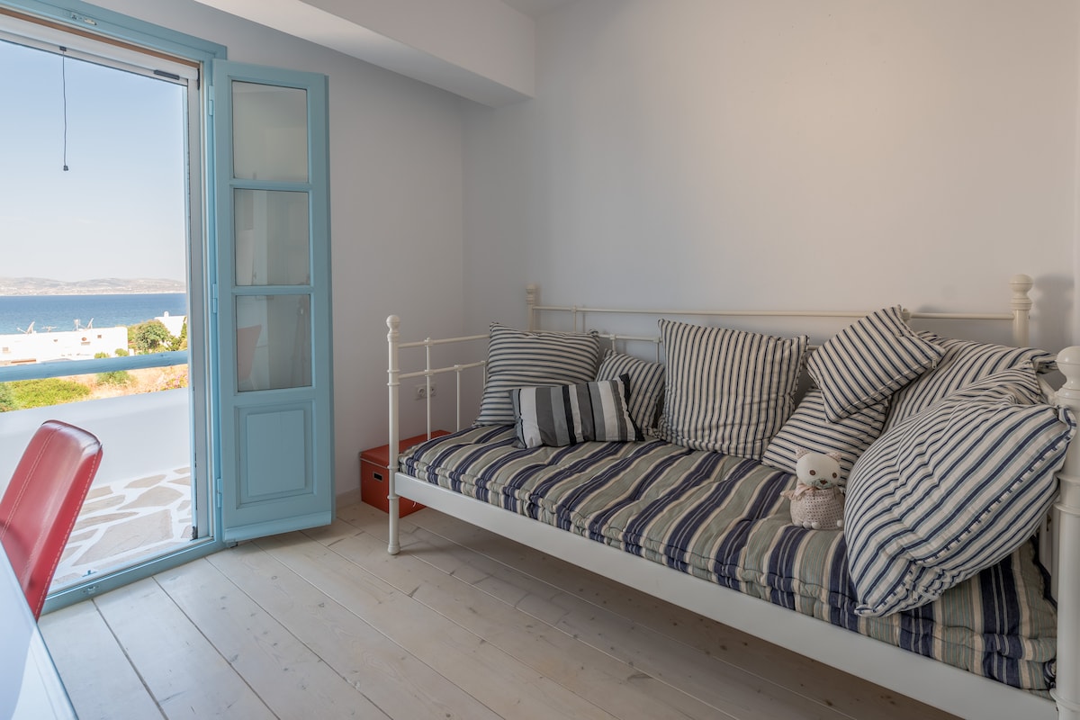 Bedroom with 1 single sofa - bed - 1st floor