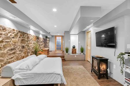 Elm Garden (Wo)Man Cave