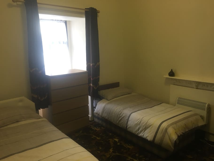 Twin bedroom