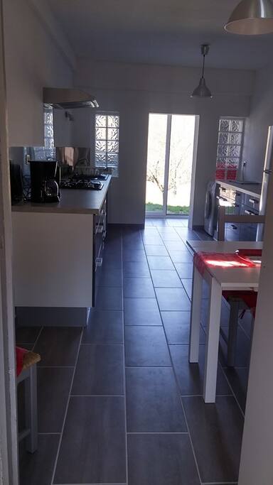 Cuisine vue de l'entrée