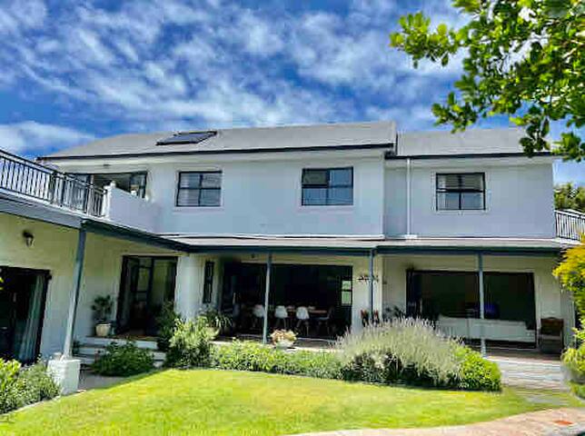 West Beach Family Holiday Home gallery image 2