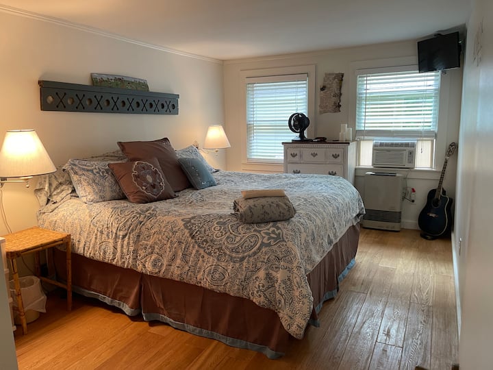 Krevat dopio "king" me televizor. 