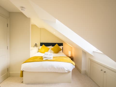 City centre Townhouse apartments /6 bedrooms