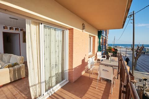 Lovely home by the sea WIFI and AC