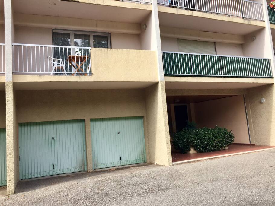 Balcon de gauche au 1er étage