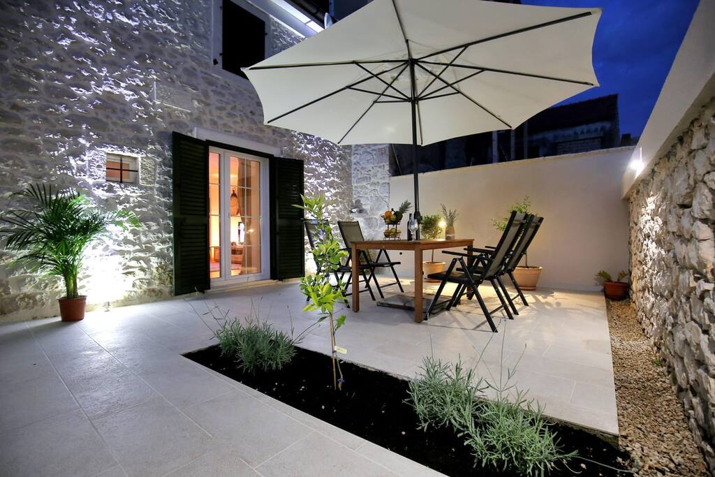 Big intimate courtyard...