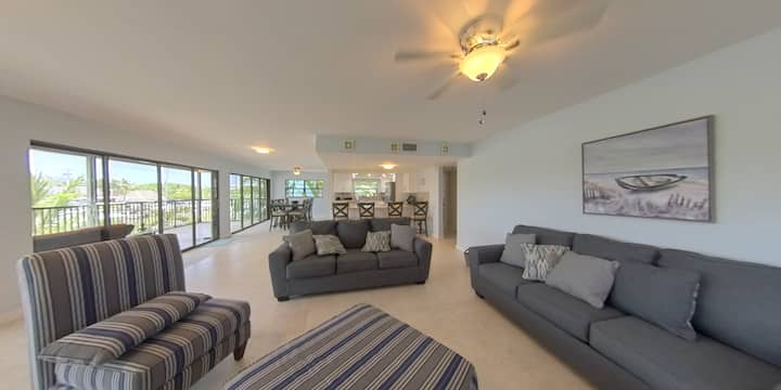 Huge Ocean Side 2/2 With Plenty Of Dock Space Available For Rent! - Key Largo, FL