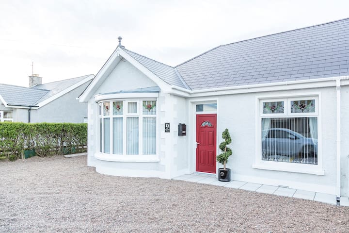 Florences Holiday Cottage Portrush Bungalows For Rent In