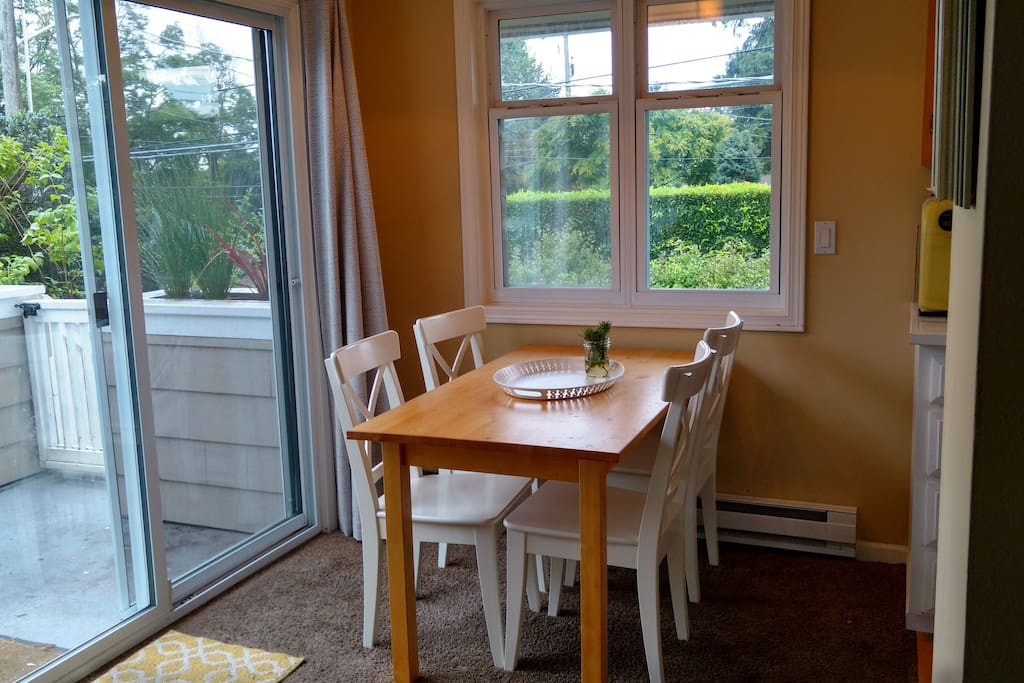 Dining room - seats up to 6