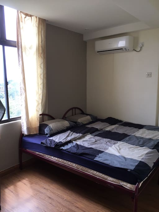 A bed suitable for 2 person.