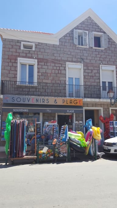 Vue de la maison, l'appartement se situe au 1er étage