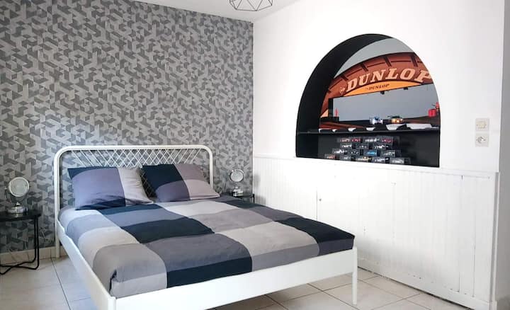 חדר MANS - THEMED 24 שעות ביממה