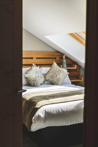 Mono Suites – Two Bedroom Suite gallery image 2