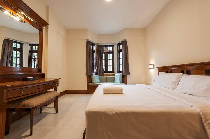 #101 King Suite (333 Beach Front)