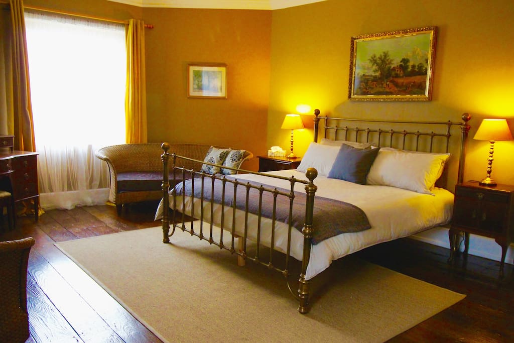 Large Super King Sized Bedroom