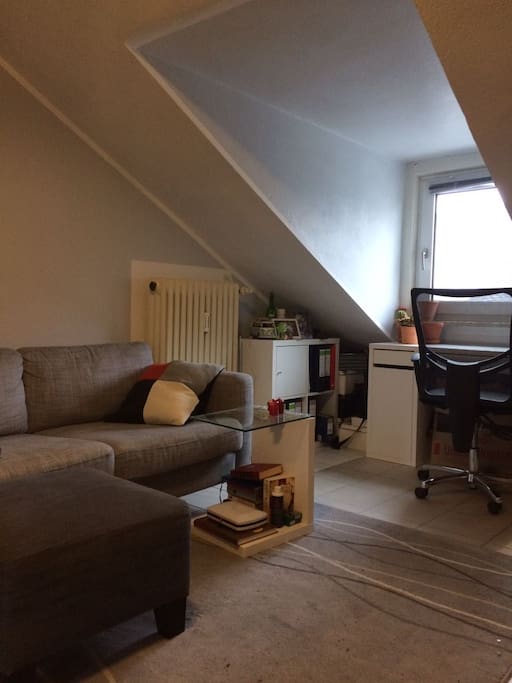 Sofa & Schreibtisch
